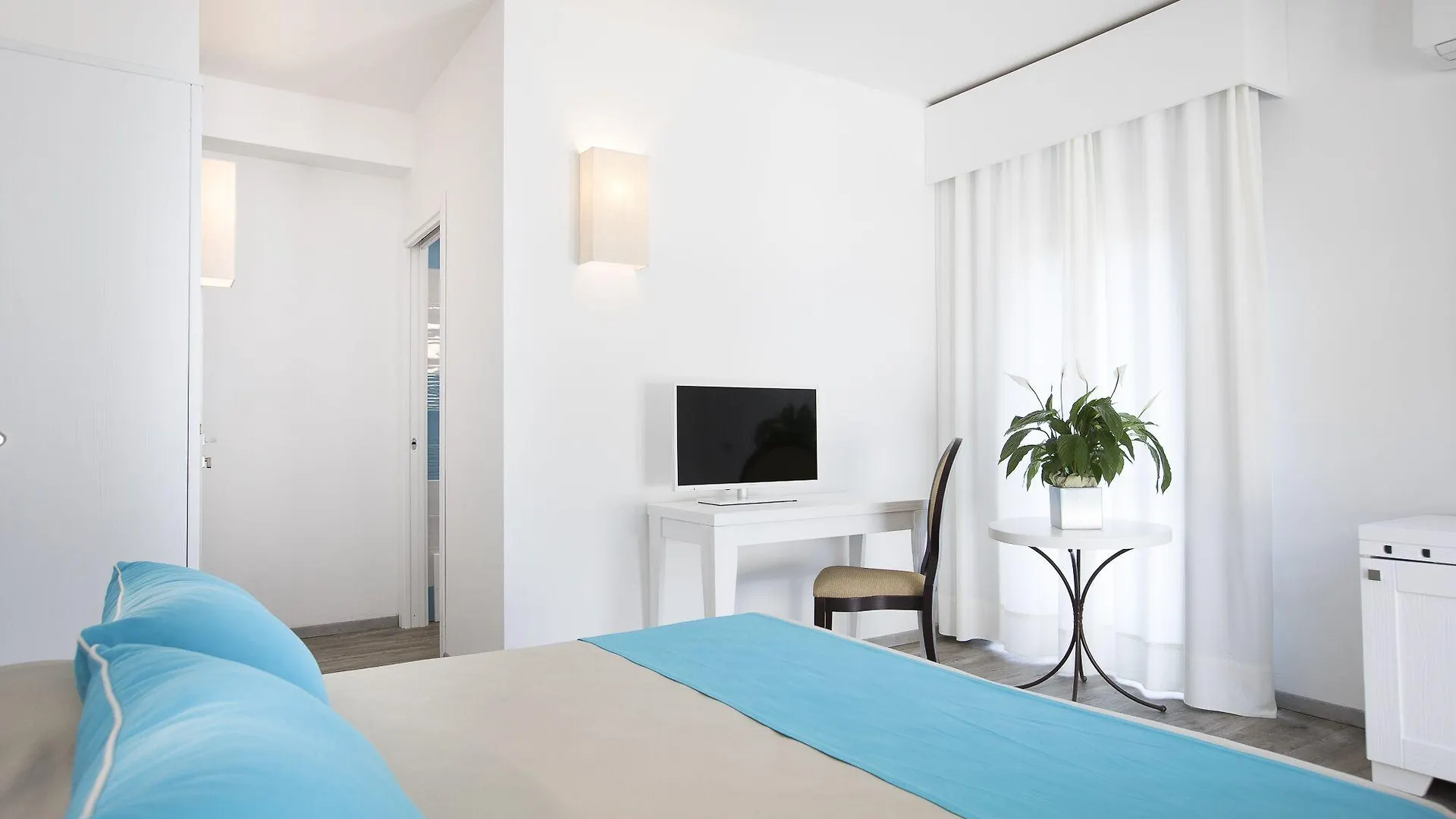 Lu' Hotel Maladroxia SantʼAntìoco 4*,  Włochy