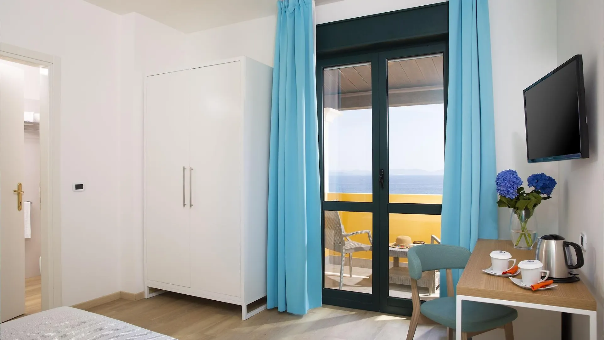 Lu' Hotel Maladroxia Sant'Antioco 4*,  Italy